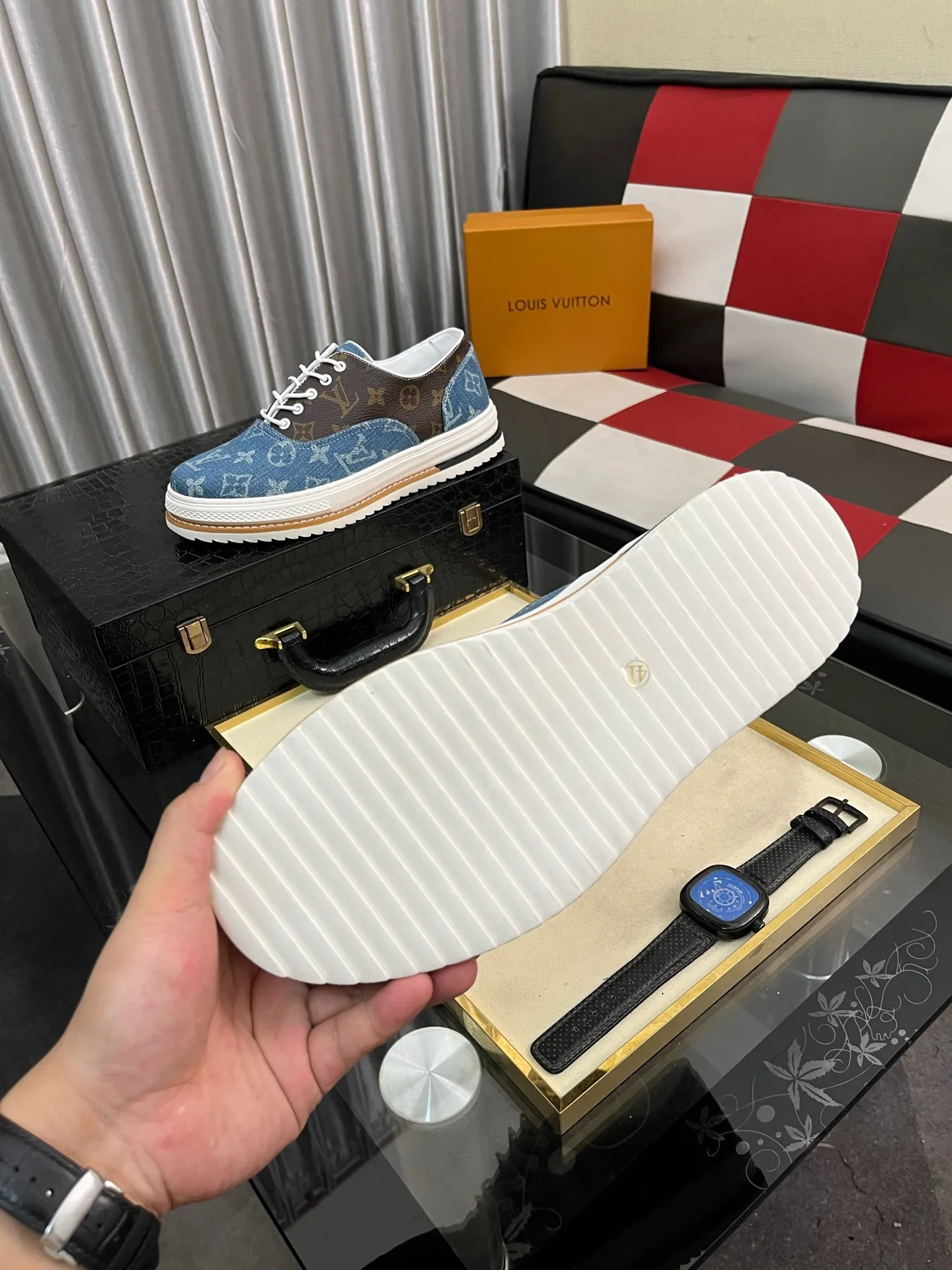 Men's Men's Shoes 💰420⌚️⌚️🇮🇹🇮🇹LV Louis Vuitton. The latest trendy casual shoes are popular in physical stores in sizes 38-44. New spring and summer comfortable imported custom original cowhide, unique jacquard fabric element design. Paired with sheepskin lining, Lv original bottom, [taiyang][taiyang] high-end packaging and high quality💪Details determine the quality, you can enter and leave the counter at will, welcome to compare🇮🇹